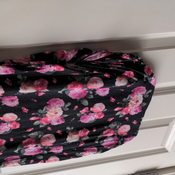 Three Seasons Maternity gathered Top - Picture 8 of 8